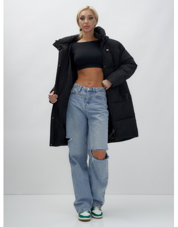 Женская зимняя куртка свободного кроя с простеганным утеплителем.