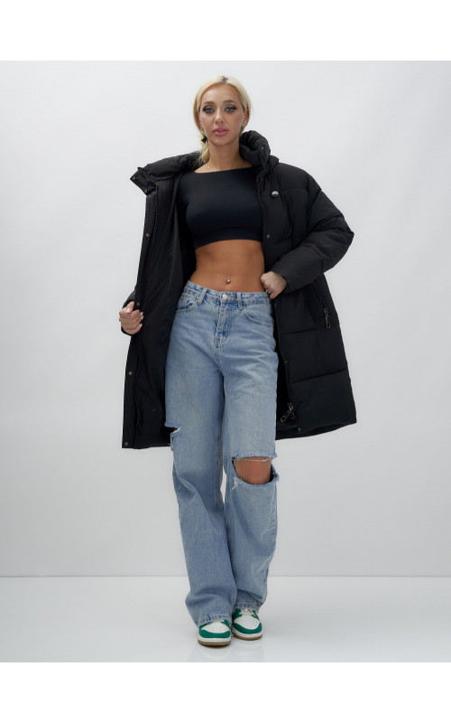 Женская зимняя куртка свободного кроя с простеганным утеплителем.