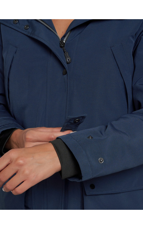 Женская зимняя парка для активного отдыха.