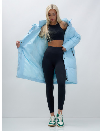 Тёплый женский пуховик до колена с капюшоном.