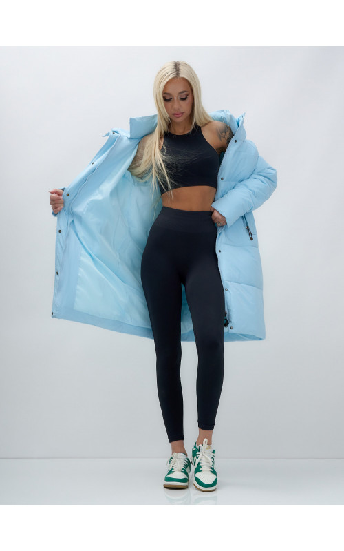 Тёплый женский пуховик до колена с капюшоном.