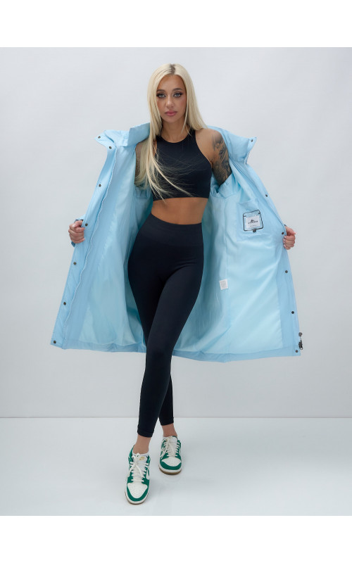 Тёплый женский пуховик до колена с капюшоном.