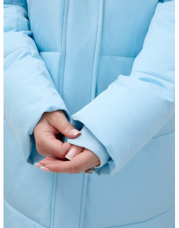 Тёплый женский пуховик до колена с капюшоном.