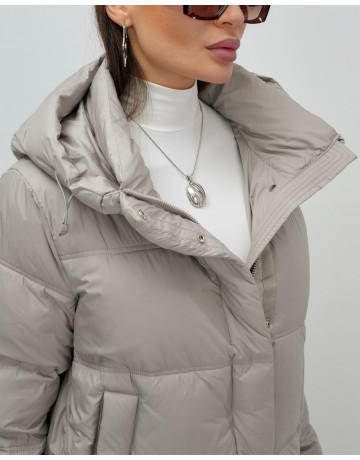 Длинный женский пуховик с капюшоном для зимы.