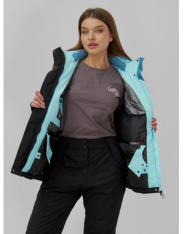 Женский горнолыжный костюм для активного отдыха.