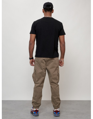 Мужские брюки зауженного кроя.