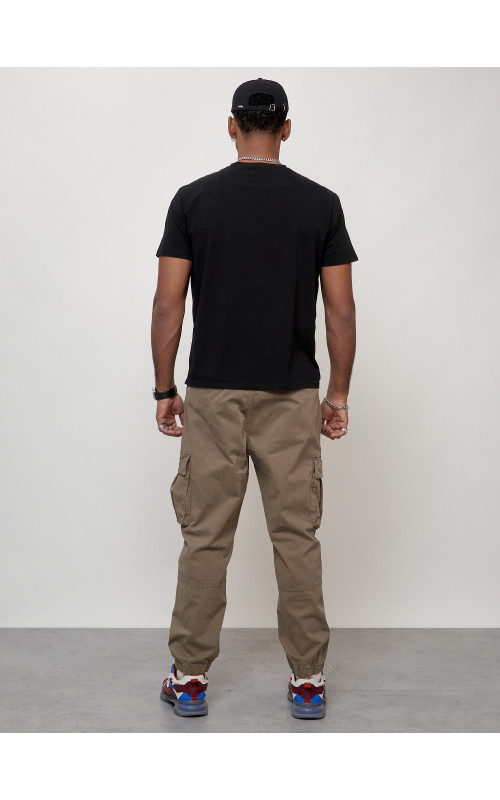 Мужские брюки зауженного кроя.