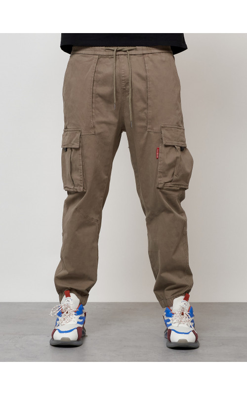 Мужские брюки зауженного кроя.