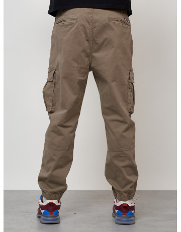 Мужские брюки зауженного кроя.