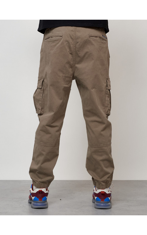 Мужские брюки зауженного кроя.