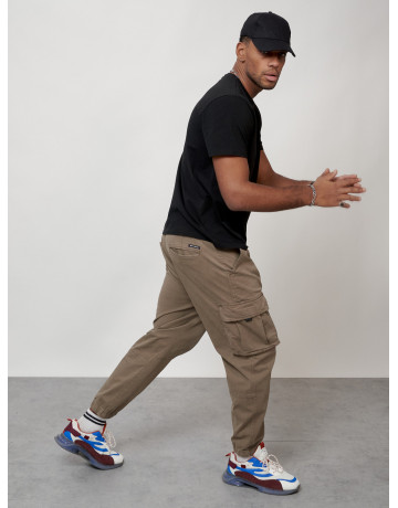 Мужские брюки зауженного кроя.