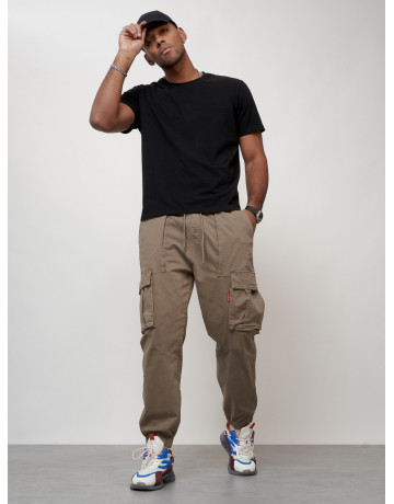 Мужские брюки зауженного кроя.