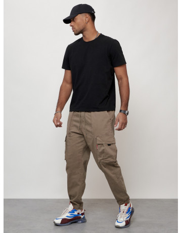 Мужские брюки зауженного кроя.