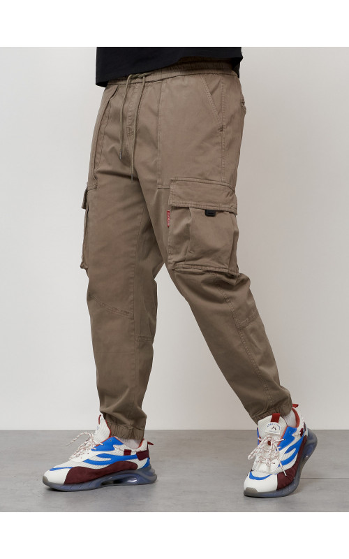 Мужские брюки зауженного кроя.