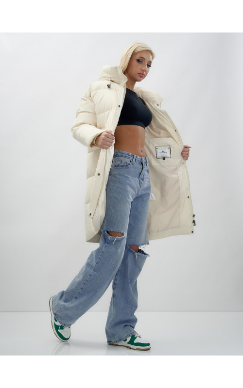 Зимняя куртка свободного кроя для женщин с трикотажными манжетами.