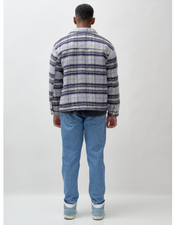 Ворсистая шерстяная рубашка для активного образа жизни.