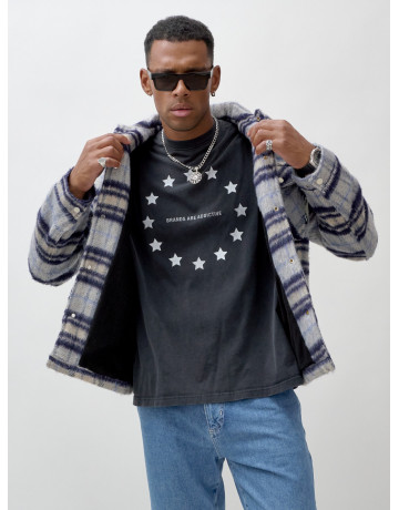 Ворсистая шерстяная рубашка для активного образа жизни.