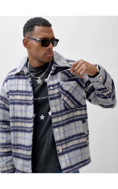 Ворсистая шерстяная рубашка для активного образа жизни.