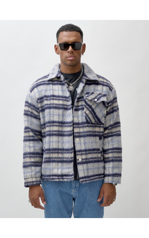 Ворсистая шерстяная рубашка для активного образа жизни.