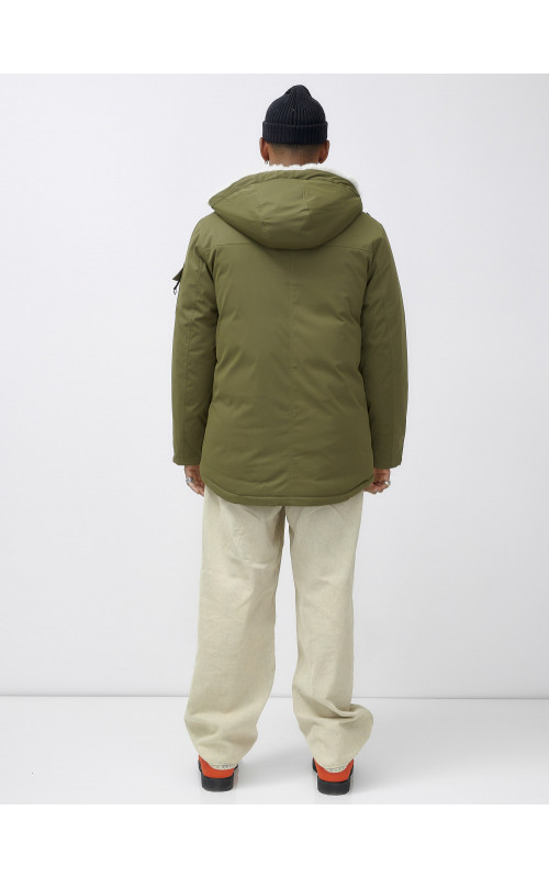 Мужская зимняя парка с капюшоном: стиль и тепло для активного отдыха