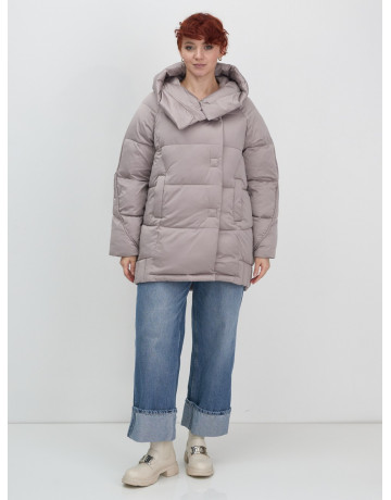 Женский зимний пуховик с капюшоном.