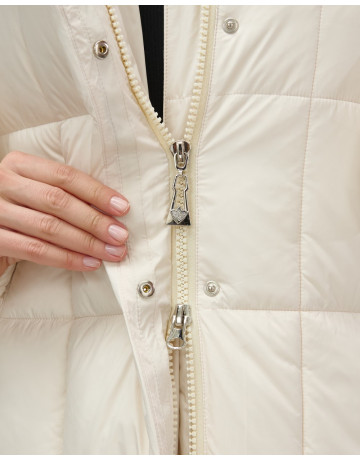 Длинный женский пуховик с капюшоном для зимы