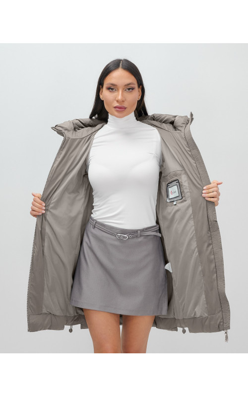 Женская зимняя куртка с капюшоном для холодной погоды.