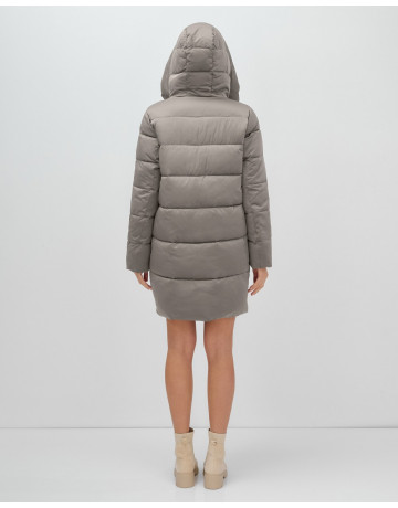 Женская зимняя куртка с капюшоном для холодной погоды.