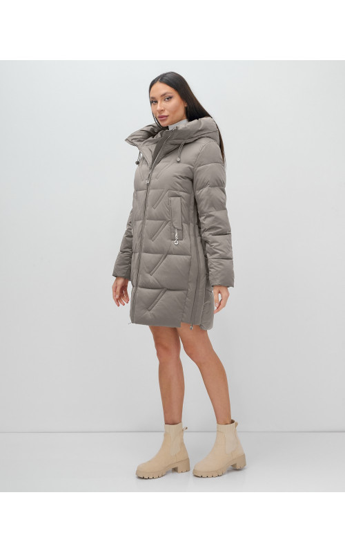 Женская зимняя куртка с капюшоном для холодной погоды.