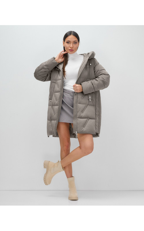 Женская зимняя куртка с капюшоном для холодной погоды.