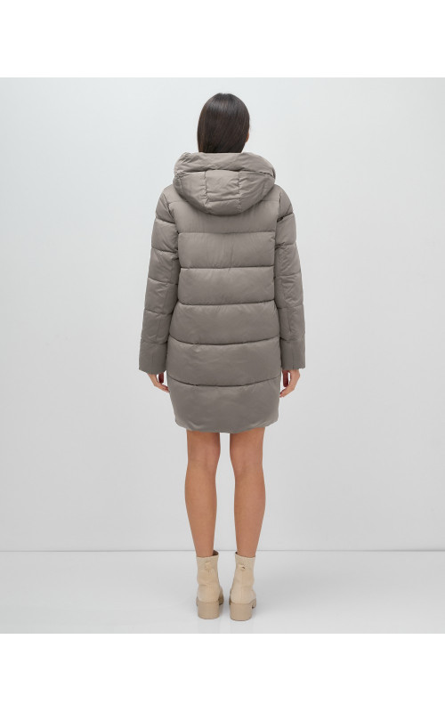 Женская зимняя куртка с капюшоном для холодной погоды.