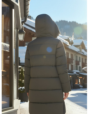 Длинный женский пуховик с капюшоном для зимы