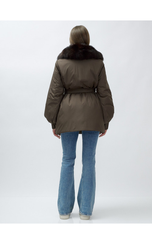 Женское зимнее утеплённое пальто: стиль и комфорт для холодных дней.