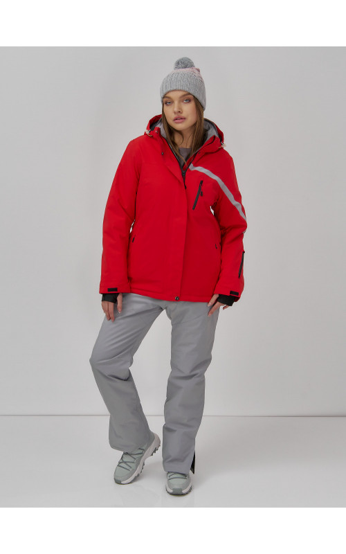 Женская горнолыжная куртка: стиль и защита для зимних склонов