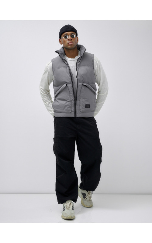 Мужской зимний стеганый жилет для активного отдыха.