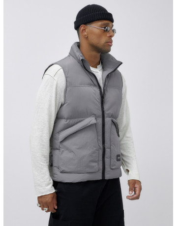 Мужской зимний стеганый жилет для активного отдыха.