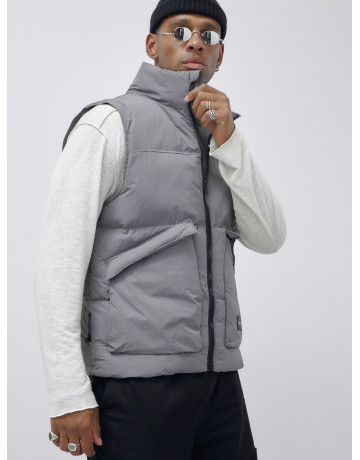 Мужской зимний стеганый жилет для активного отдыха.