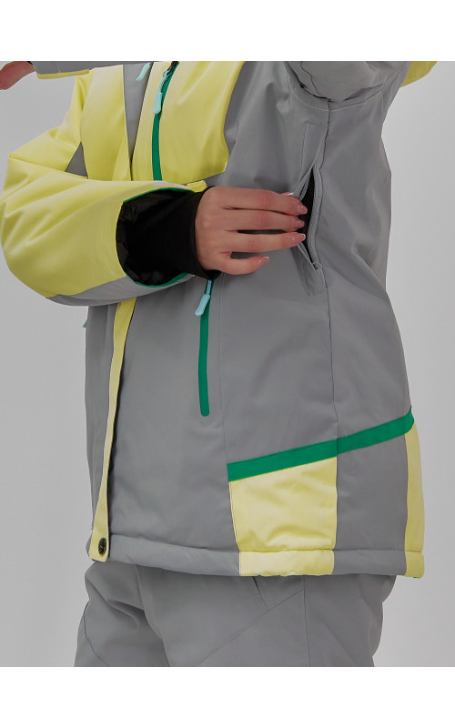 Женская горнолыжная куртка с ярким принтом: стиль и тепло