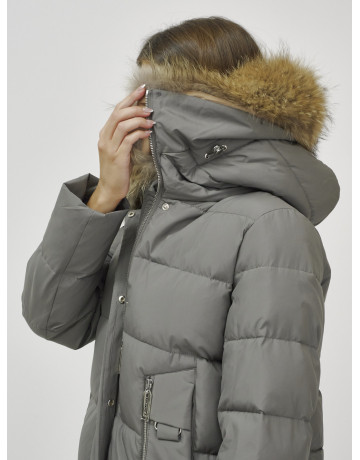 Женская зимняя куртка с мехом.