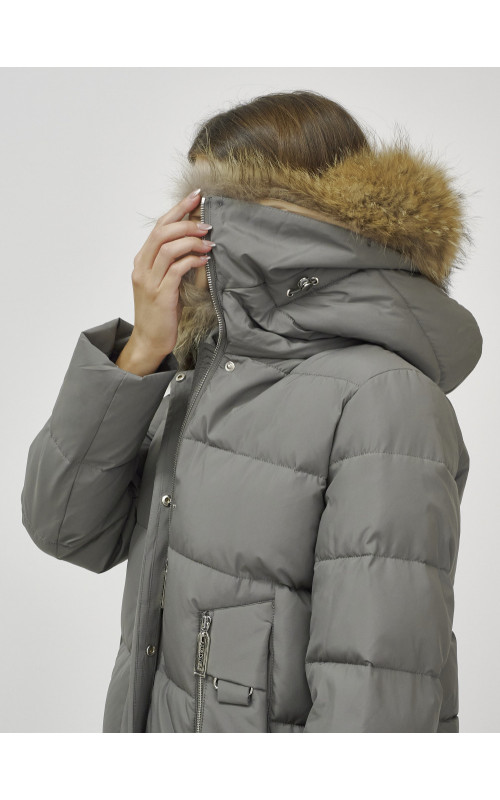 Женская зимняя куртка с мехом.