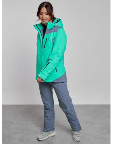 Женский горнолыжный костюм для зимних видов спорта.