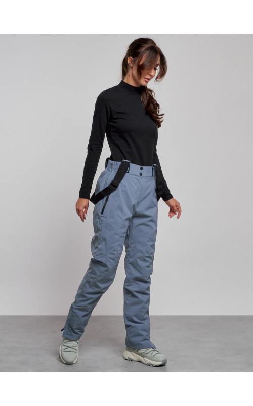 Женский горнолыжный костюм для зимних видов спорта.