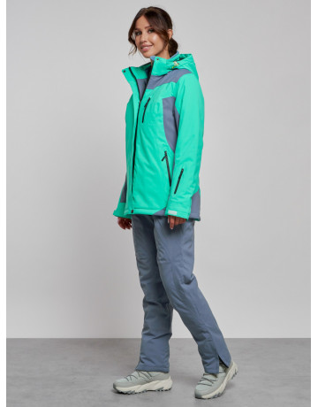 Женский горнолыжный костюм для зимних видов спорта.