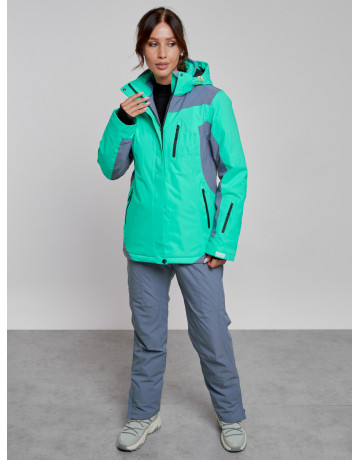 Женский горнолыжный костюм для зимних видов спорта.