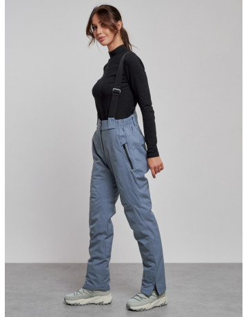 Женский горнолыжный костюм для зимних видов спорта.