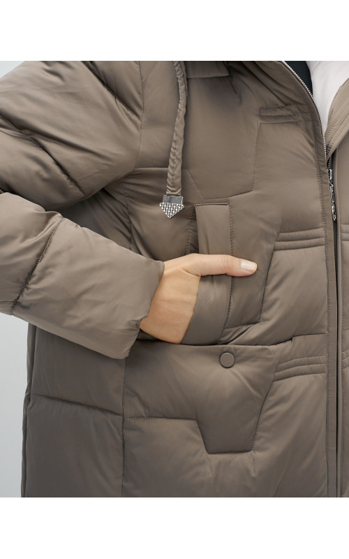 Длинный женский пуховик с капюшоном для зимы