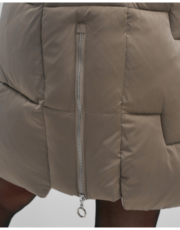 Длинный женский пуховик с капюшоном для зимы