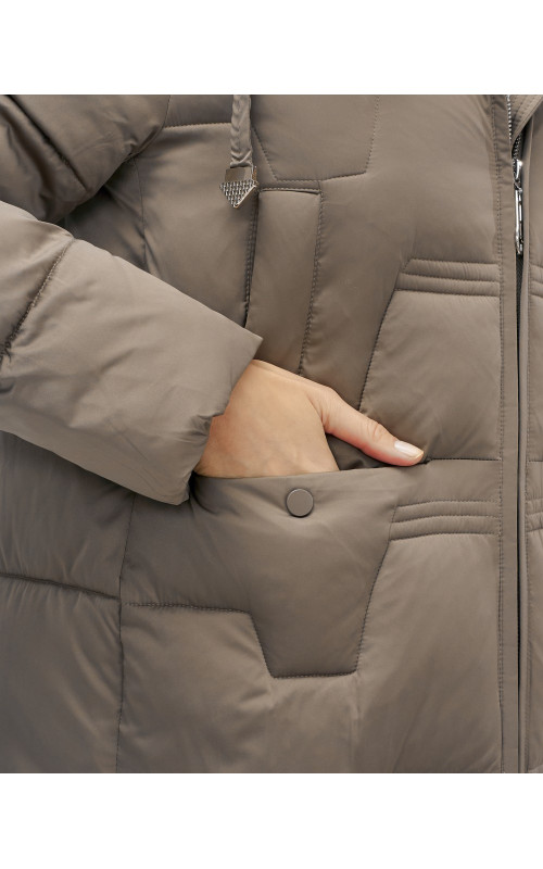 Длинный женский пуховик с капюшоном для зимы