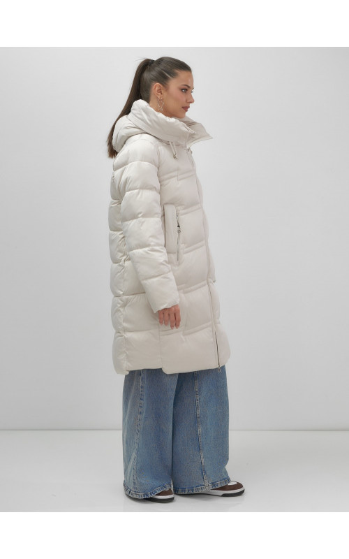 Длинный зимний пуховик для женщин с капюшоном.