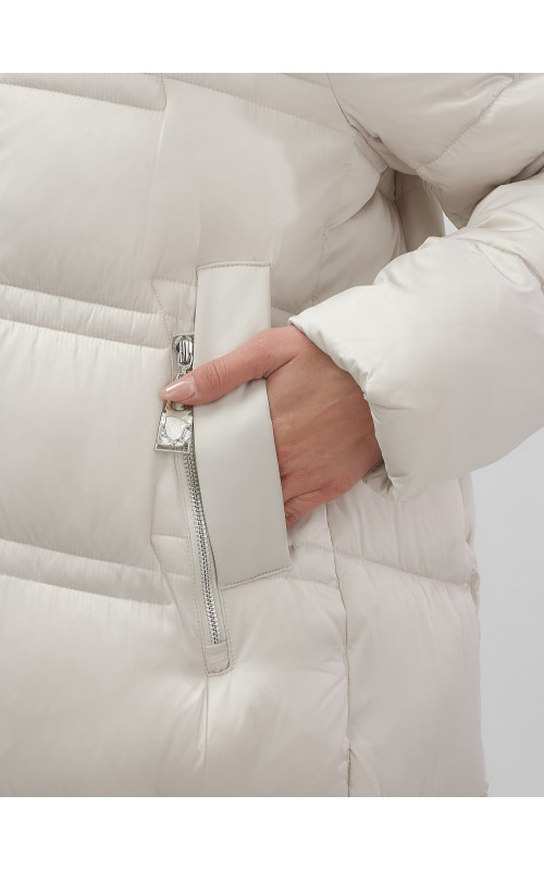 Длинный зимний пуховик для женщин с капюшоном.